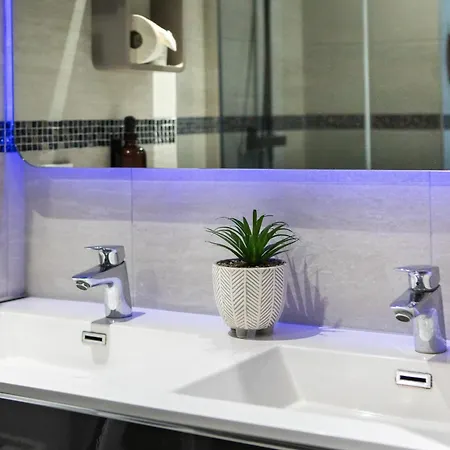 Pyramide Διαμέρισμα *